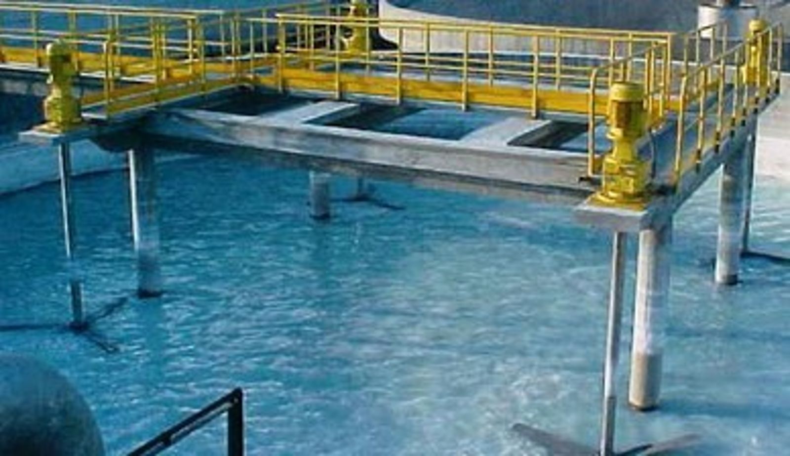 MR Product Photo Exterior HM top entry mixer water plant