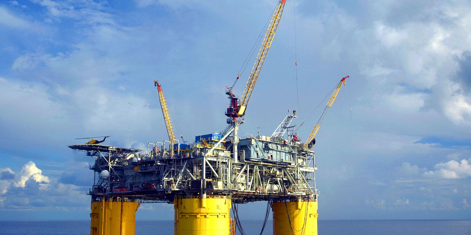 high-pressure-methanol_istock_000004520606_large-1.jpg