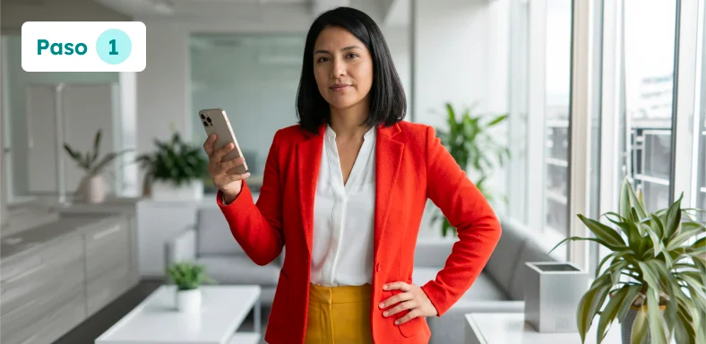 ahorraya-mujer-registrandose-a-ahorraya-con-smarthone.webp
