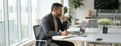 pensioninvalidez-hombre-trabajando.webp