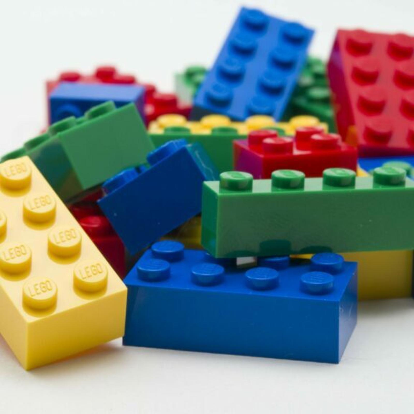 Pile_of_lego_blocks.jpg