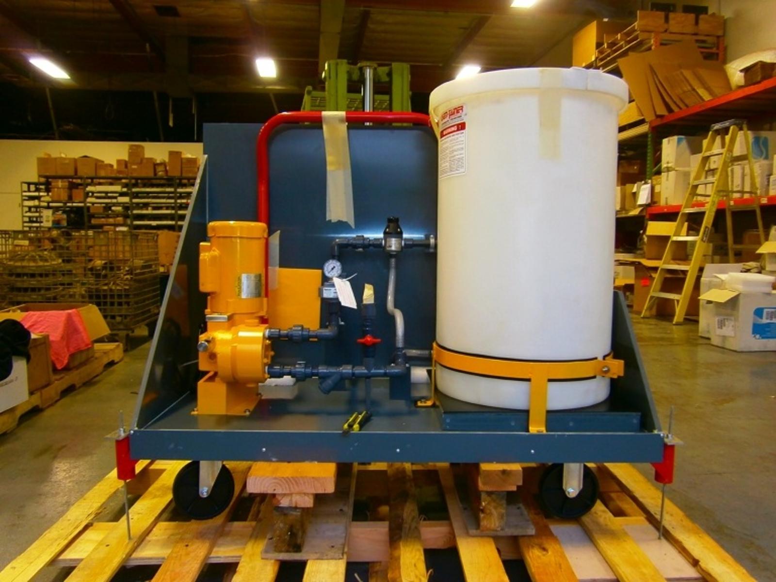 SSI-Product-Photo-Acid_Dosing_Cart_Diffuser_Cleaning.jpg