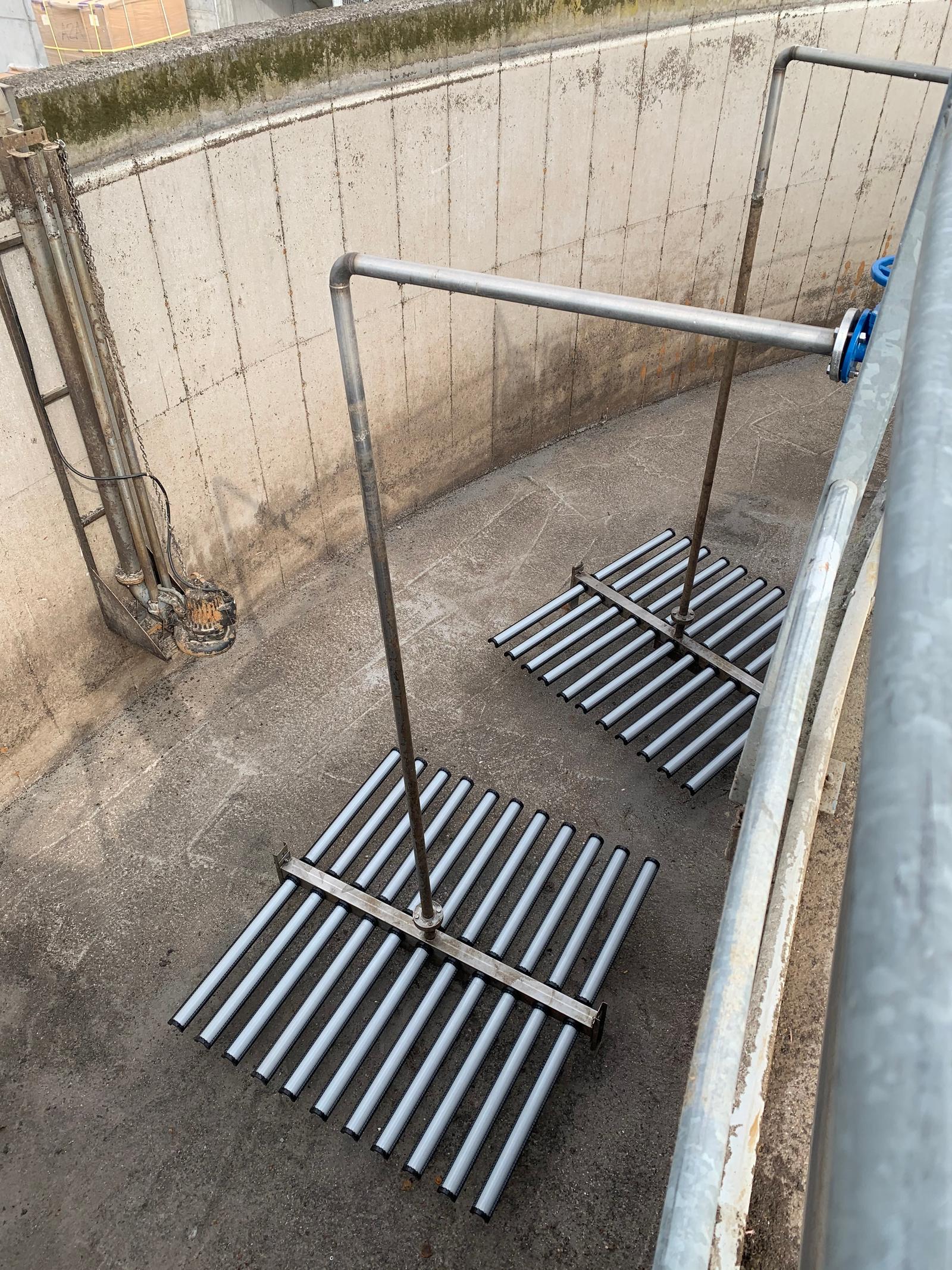 Aeration diffuser grid with retrievable tube assemblies for simplified maintenance and retrofit applications