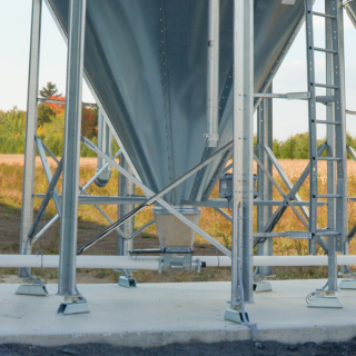 Système efficace de gestion de la moulée - MAXIMUS balance à silo mise en situation