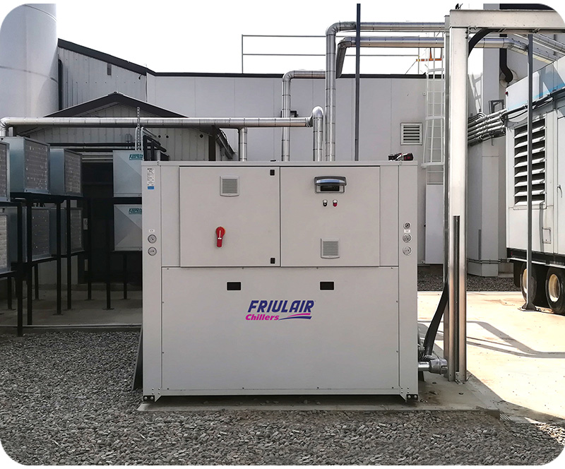 Outdoor installation of an industrial food chiller supporting central food processing cooling systems