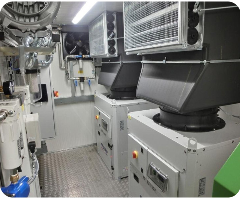 Indoor installation of laboratory pro-cess chillers with hydraulic circuits and ventilation systems for con-tinuous cooling