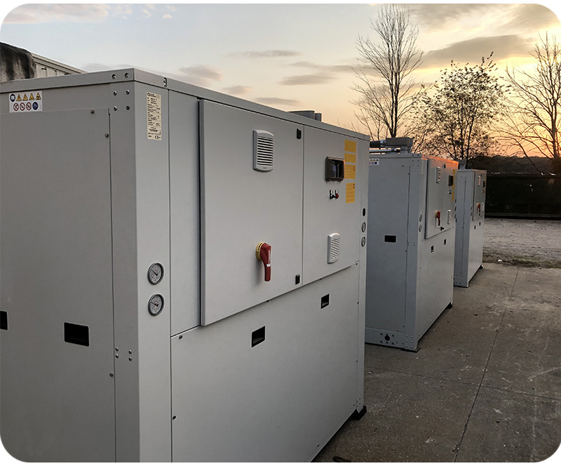 Outdoor installa-tion of industrial chillers and dry cooler system for laboratory and pharmaceutical cooling