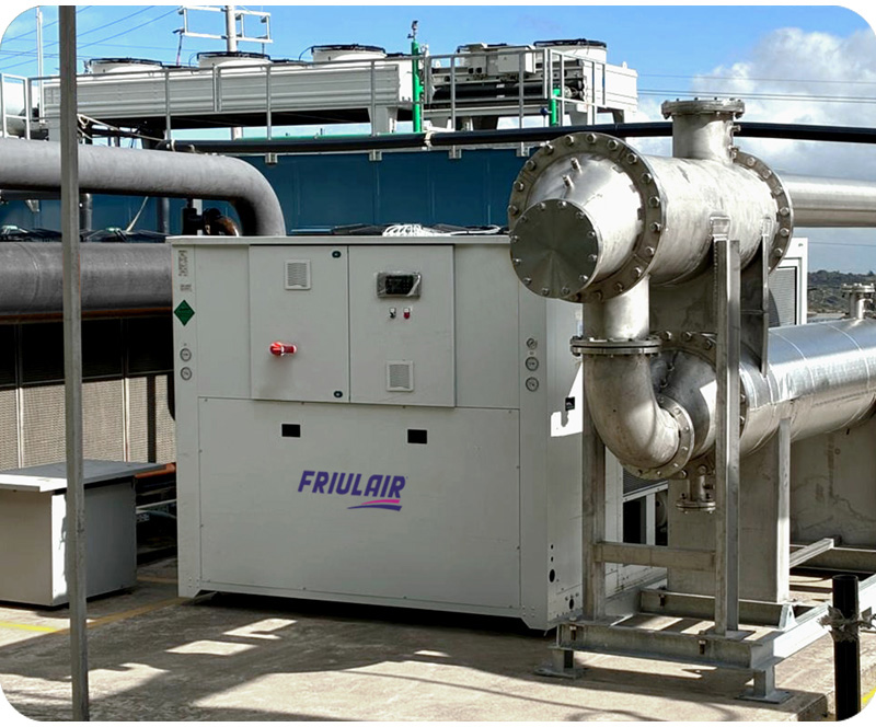Chiller biogas Friulair installato per il raffreddamento del gas e dei compressori in impianto biogas