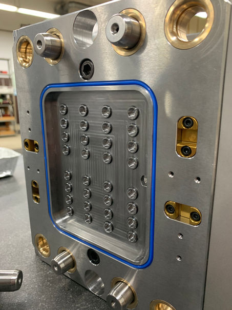 Product-Photo-Mold-Masters_Sprint_Caps_and_Closures_Hot_Runner_System