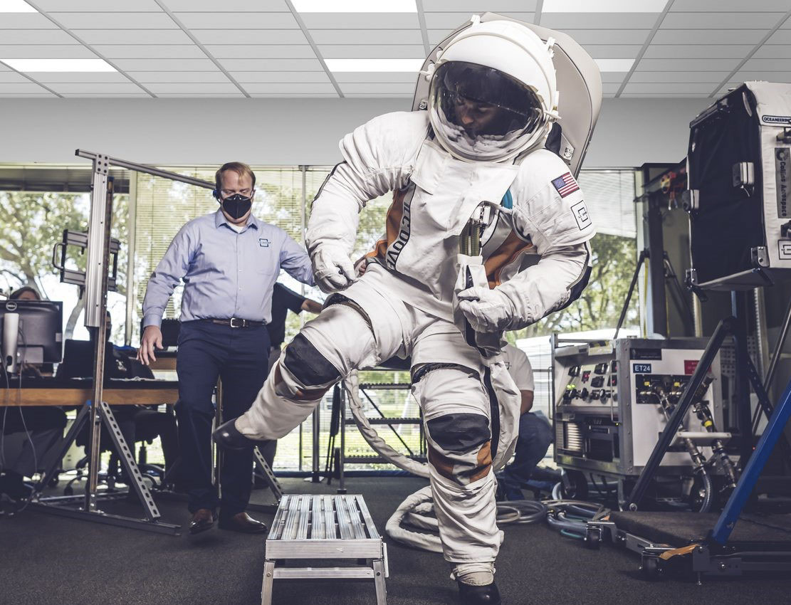 Astro EVA Spacesuit – Lab