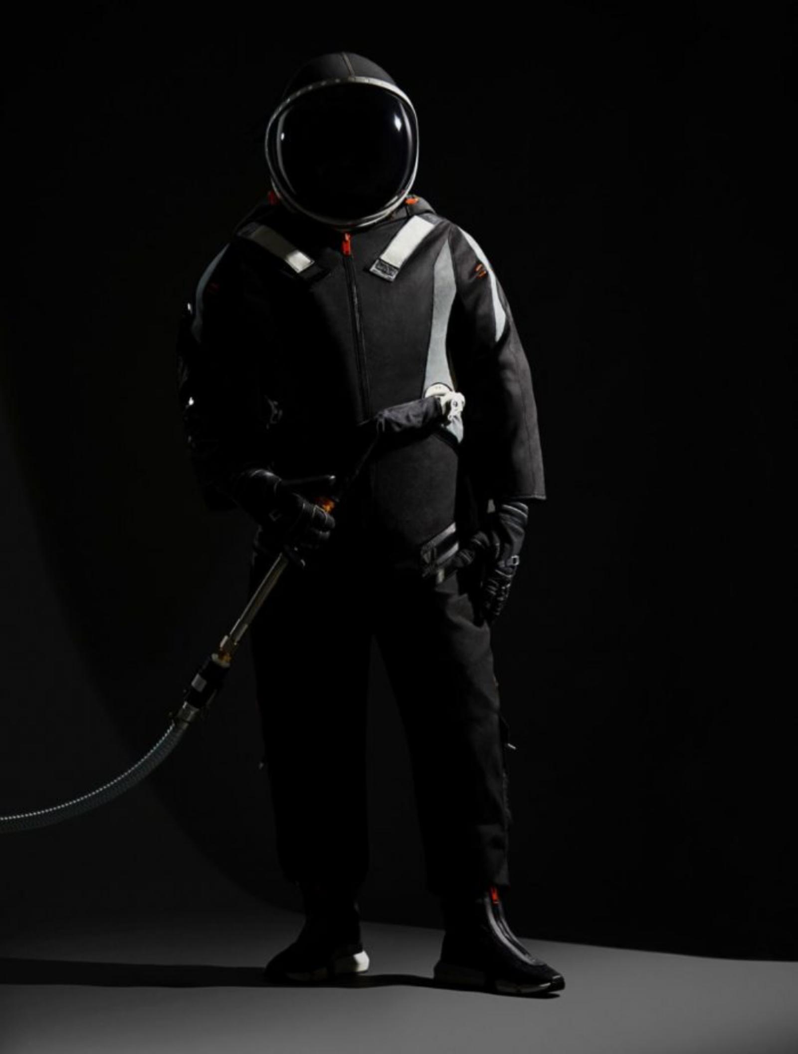 Sol™ provides ease of access and maximum mobility to operate, enter and exit the spacecraft.