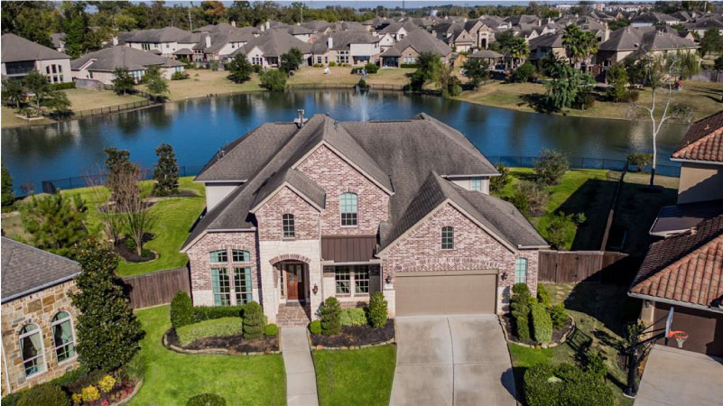Aerial view of large newly built waterfront homes in Sugar Land, Texas
