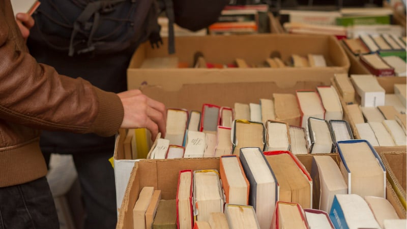 Another tip for how to have a successful yard sale is to arrange your used books in easy-to-browse boxes for your customers to look through