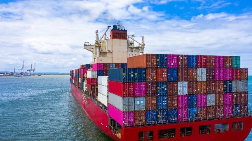 Hawaii moving with shipping containers