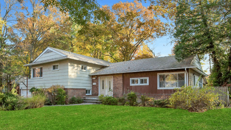  A split level home in Great Neck — of the Long Island neighborhoods on the western side of the island. 