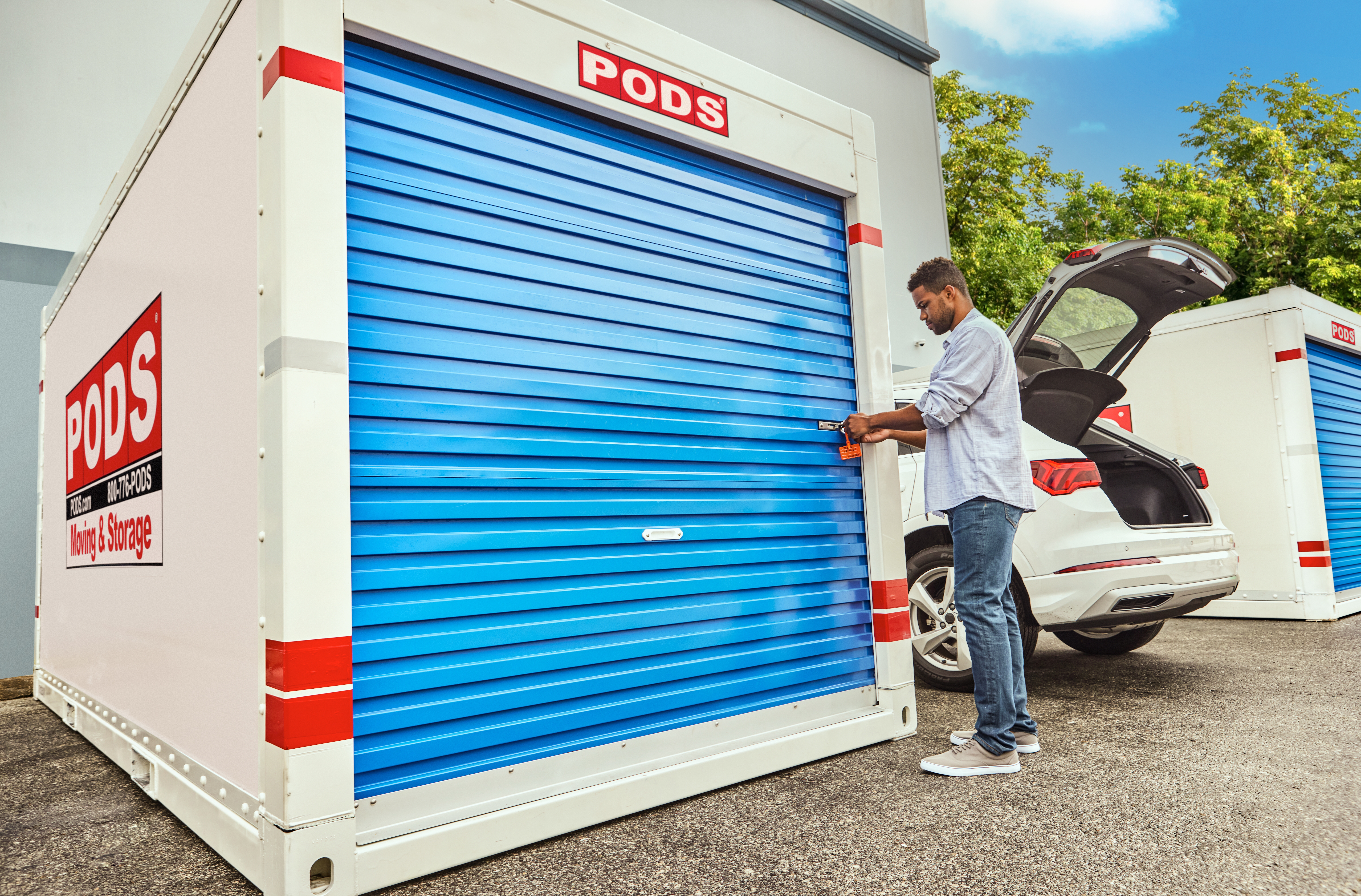 A man locks his PODS container as he gets ready for his move to Hawaii