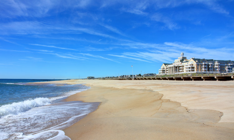 A view of Spring Lake Beach in Spring Lake, New Jersey, on a clear day.