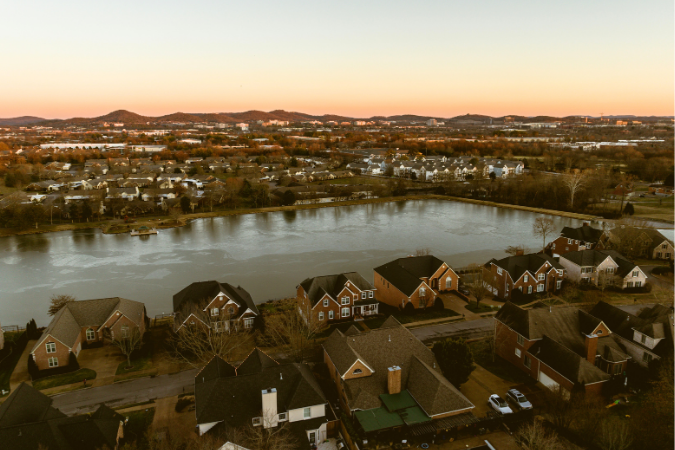 An aerial view of homes on a lake in Franklin, TN.