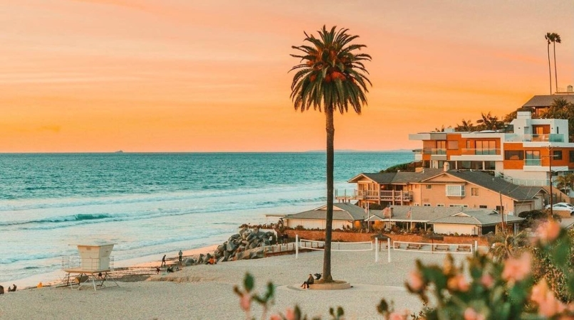 Sunset view of Moonlight State Beach in Encinitas — one of the best places to live in San Diego.