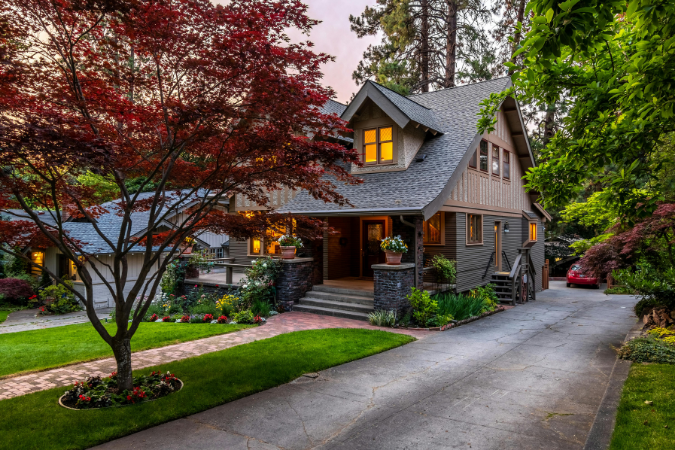 A cozy home in Redmond, WA, one of the best Seattle suburbs.