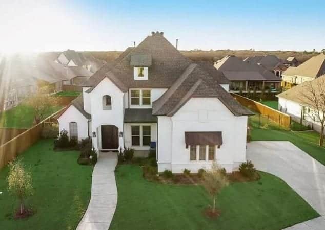 White home in Southwest Arlington