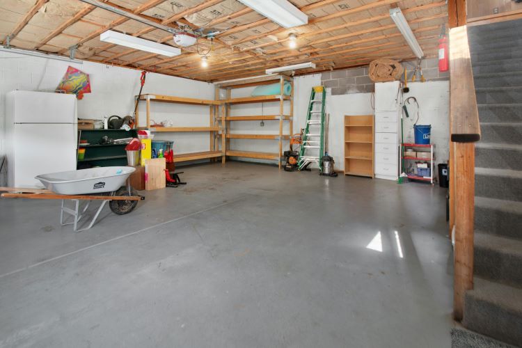 An image of an empty spacious garage.