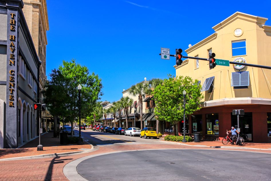 Downtown Winter Haven, FL on a clear and sunny day.