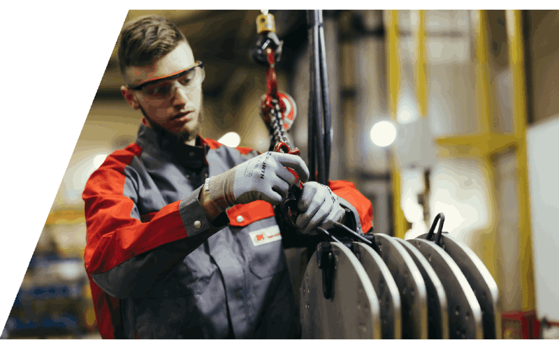 operator using a hoist