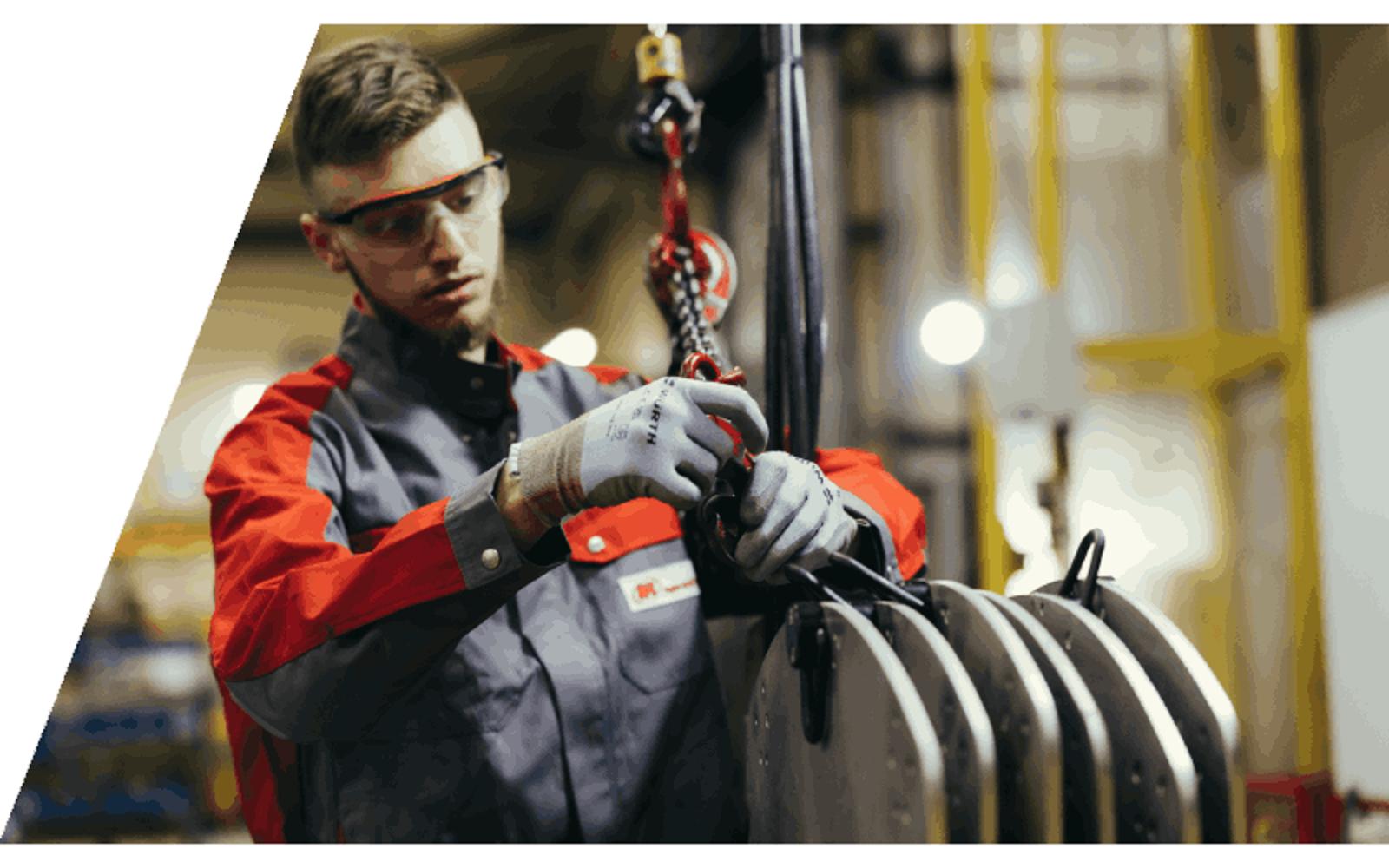 operator using a hoist