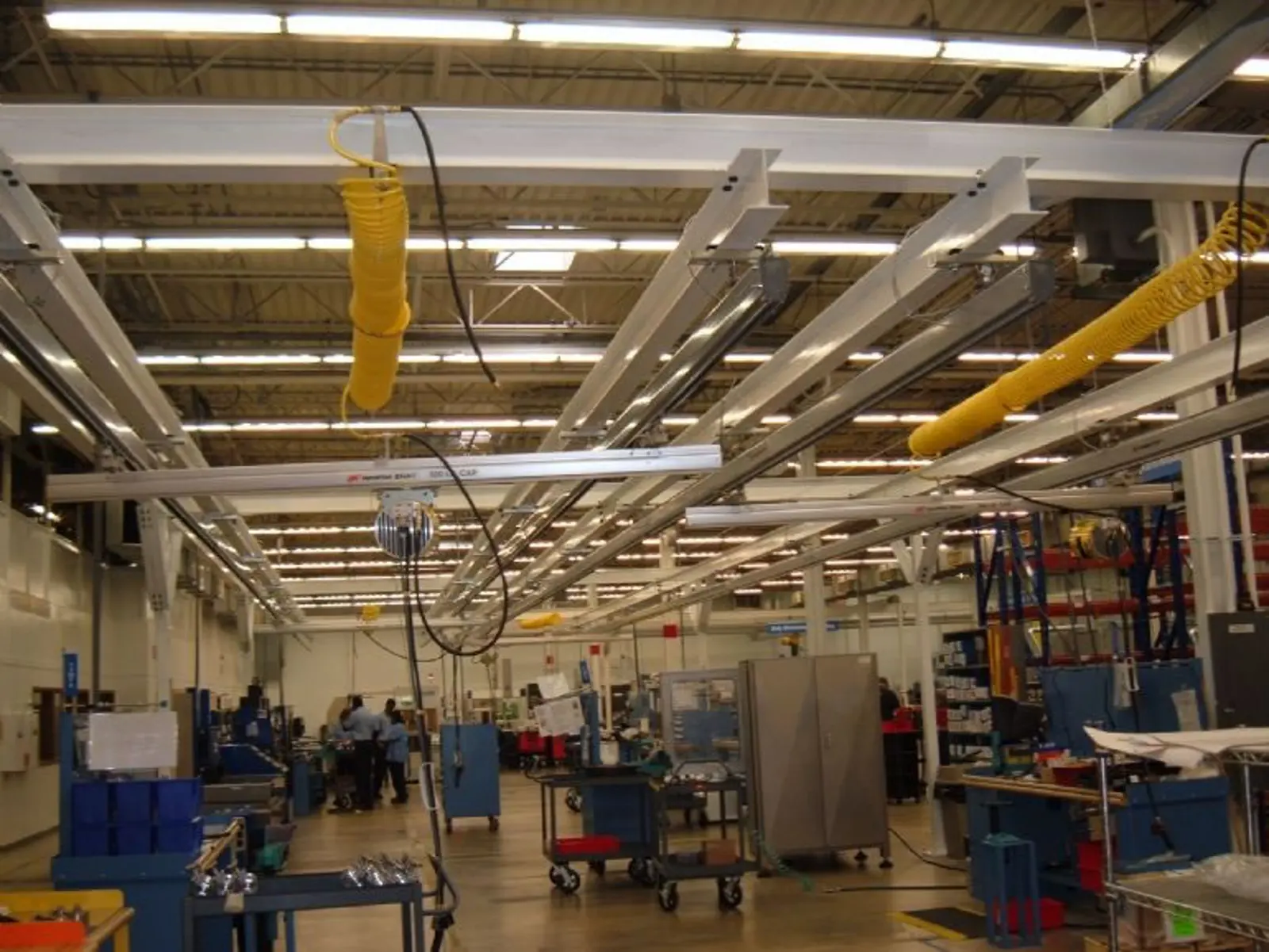ceiling-supported-workstation-craneljpg.jpg