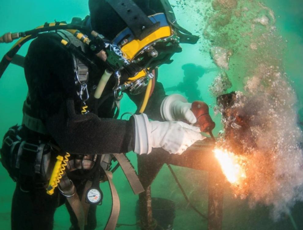 subsea hoists