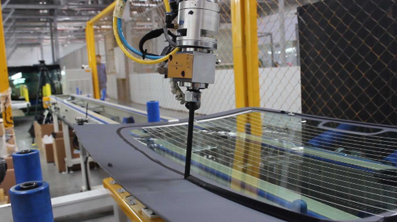 Automatic adhesive dispensing fall back image banner
