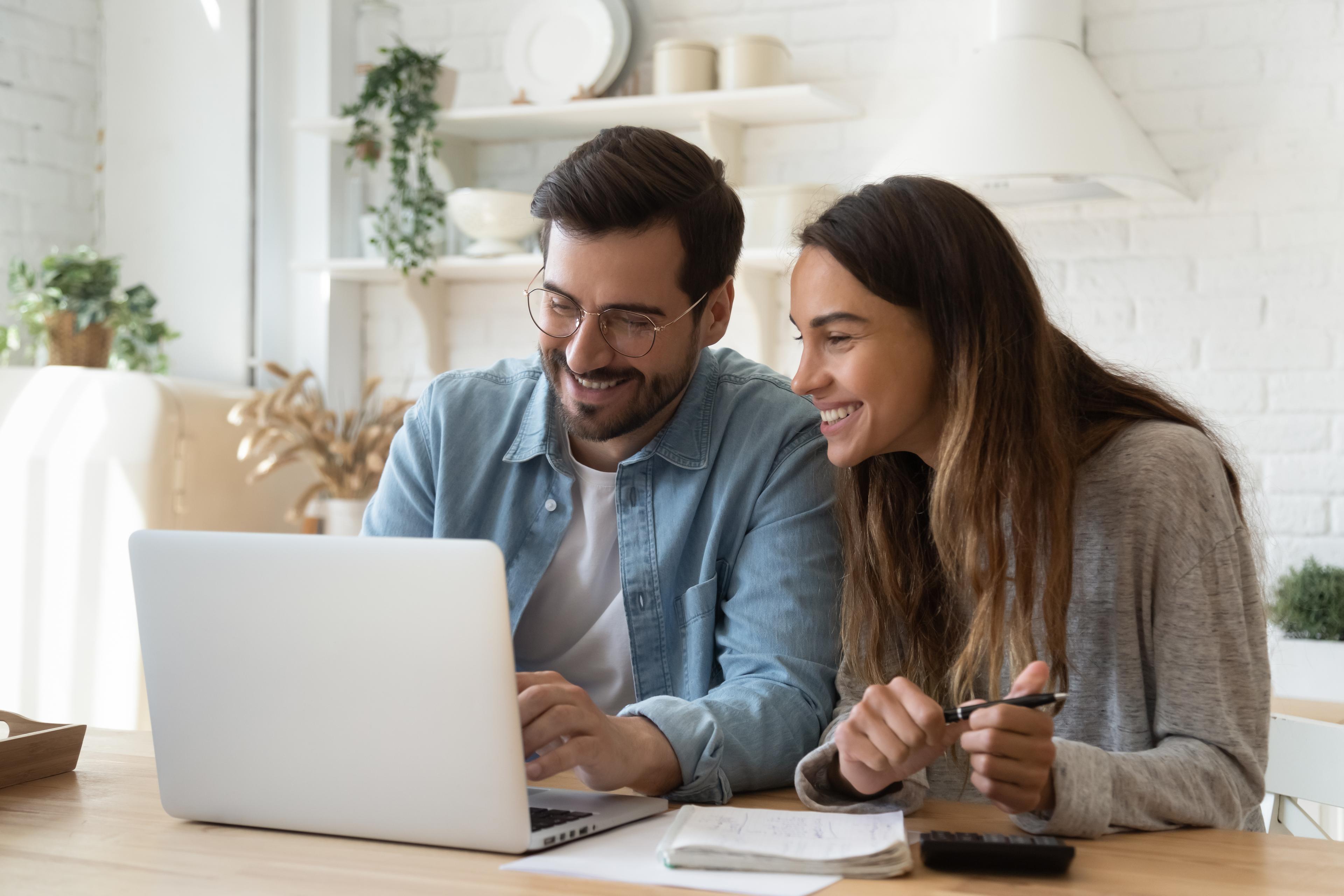HRLIB_Couple planning finances_shutter_1575539170_HR.jpg