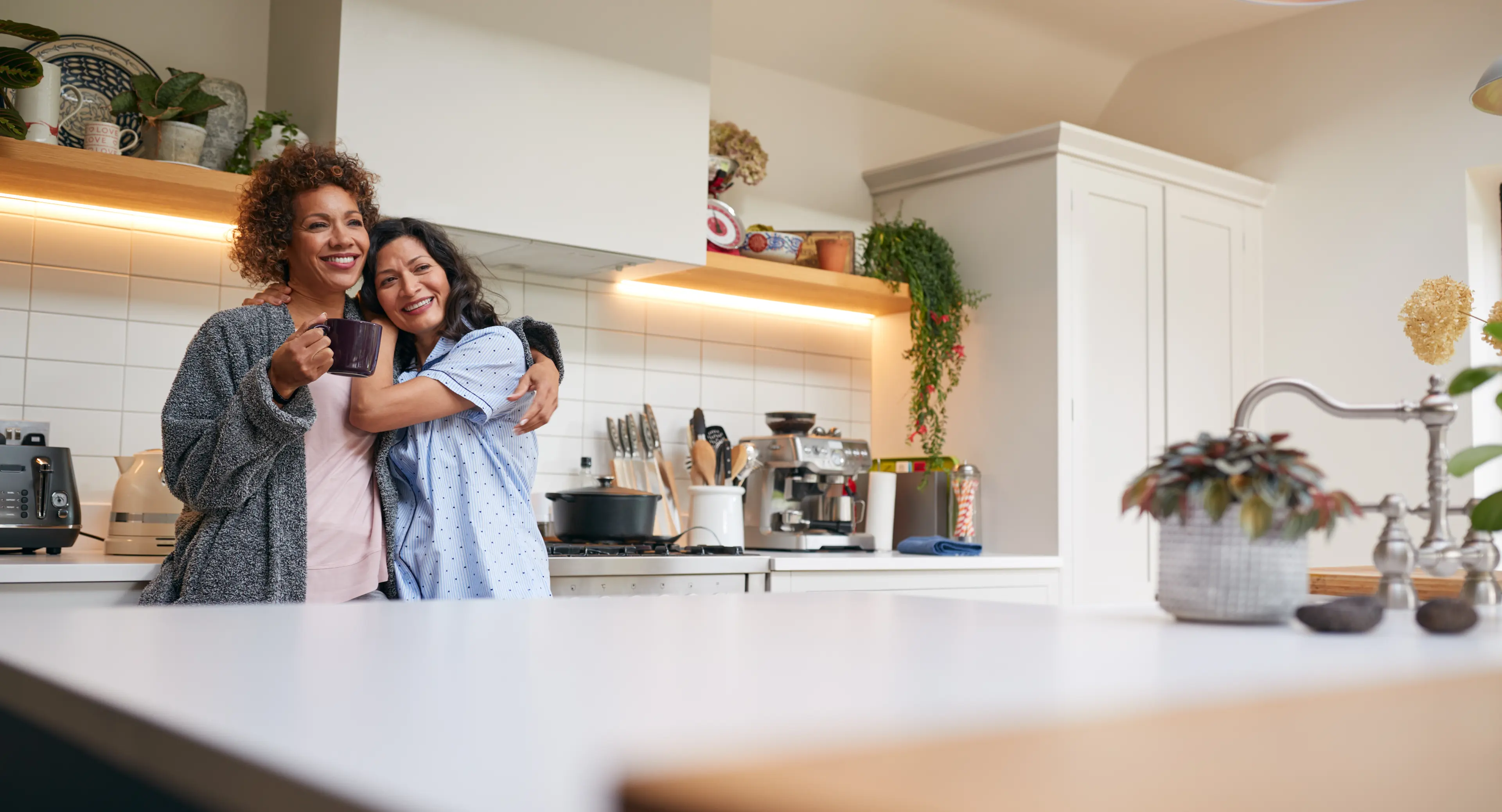 HRLIB-Same sex couple kitchen-shutter_1841929618_HR.jpg