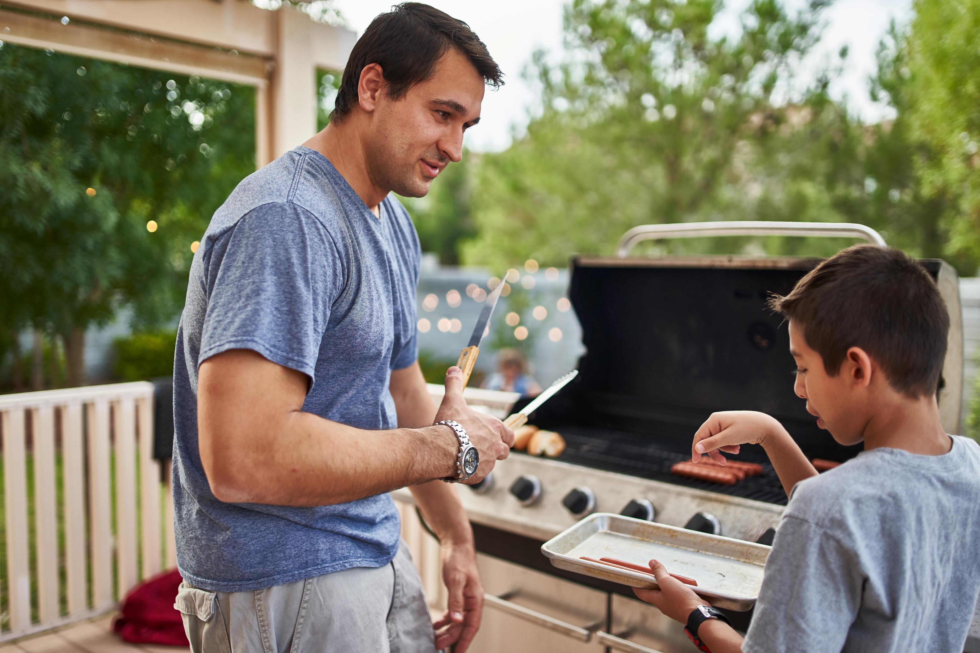HRLIB-Father and son grilling-shutter_1362018671_HR.jpg