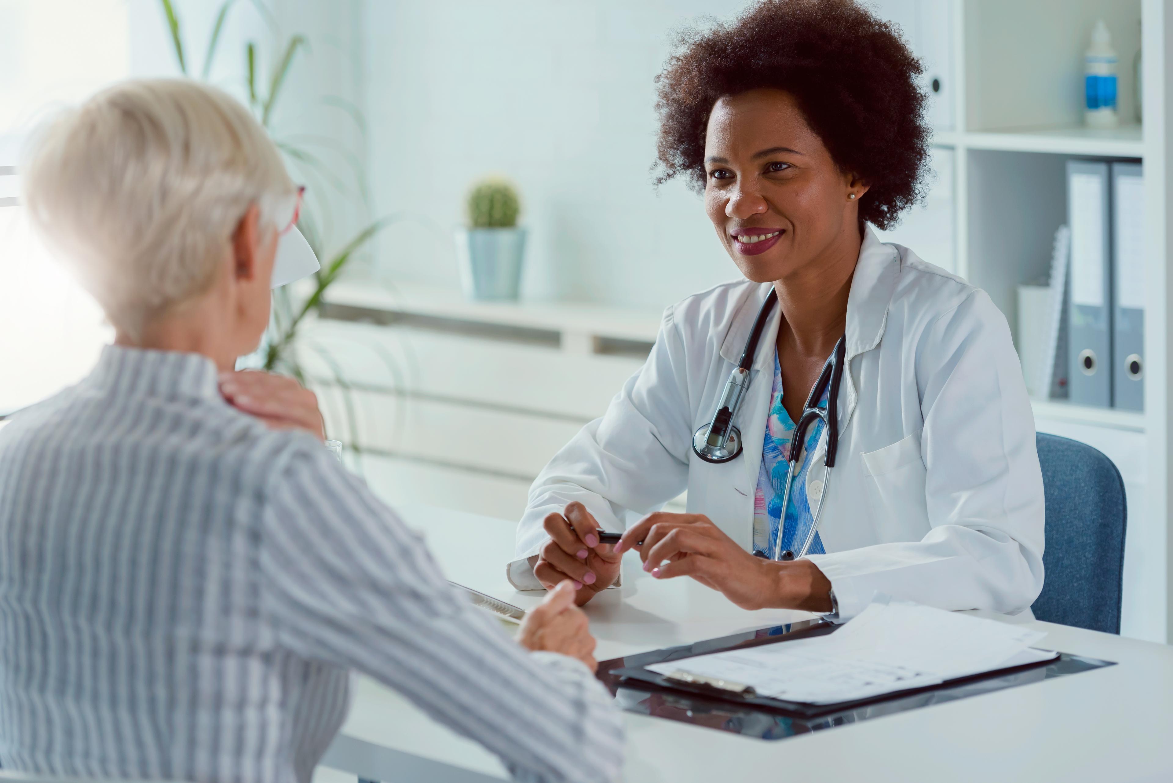 HRLIB-Doctor and patient-shutter_1685724577_HR.jpg