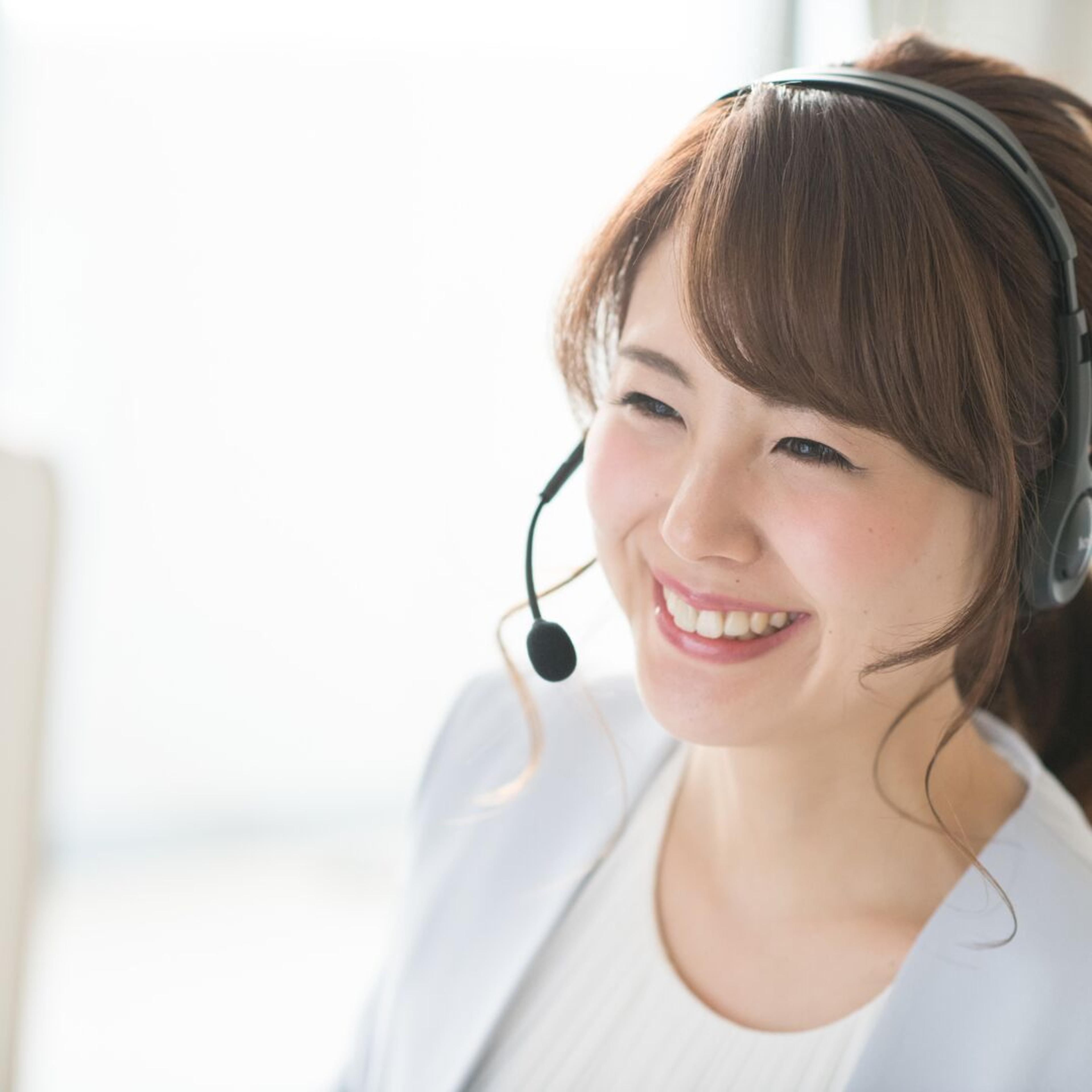 Square Crop-JP-CL-call center-pixta-38950804-HR.jpg