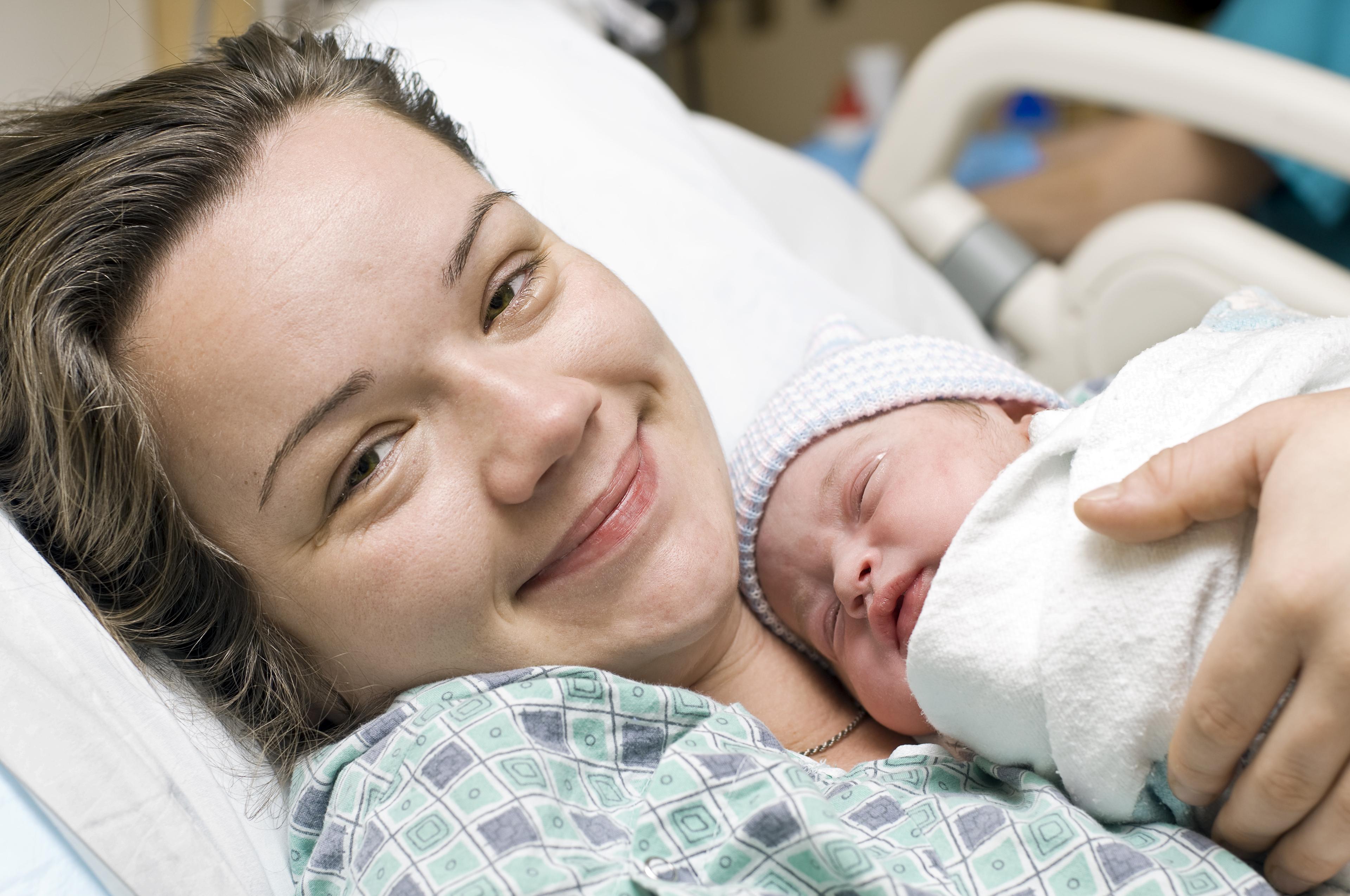 HRLIB_Mother with newborn baby-shutter_58142125_HR.jpg