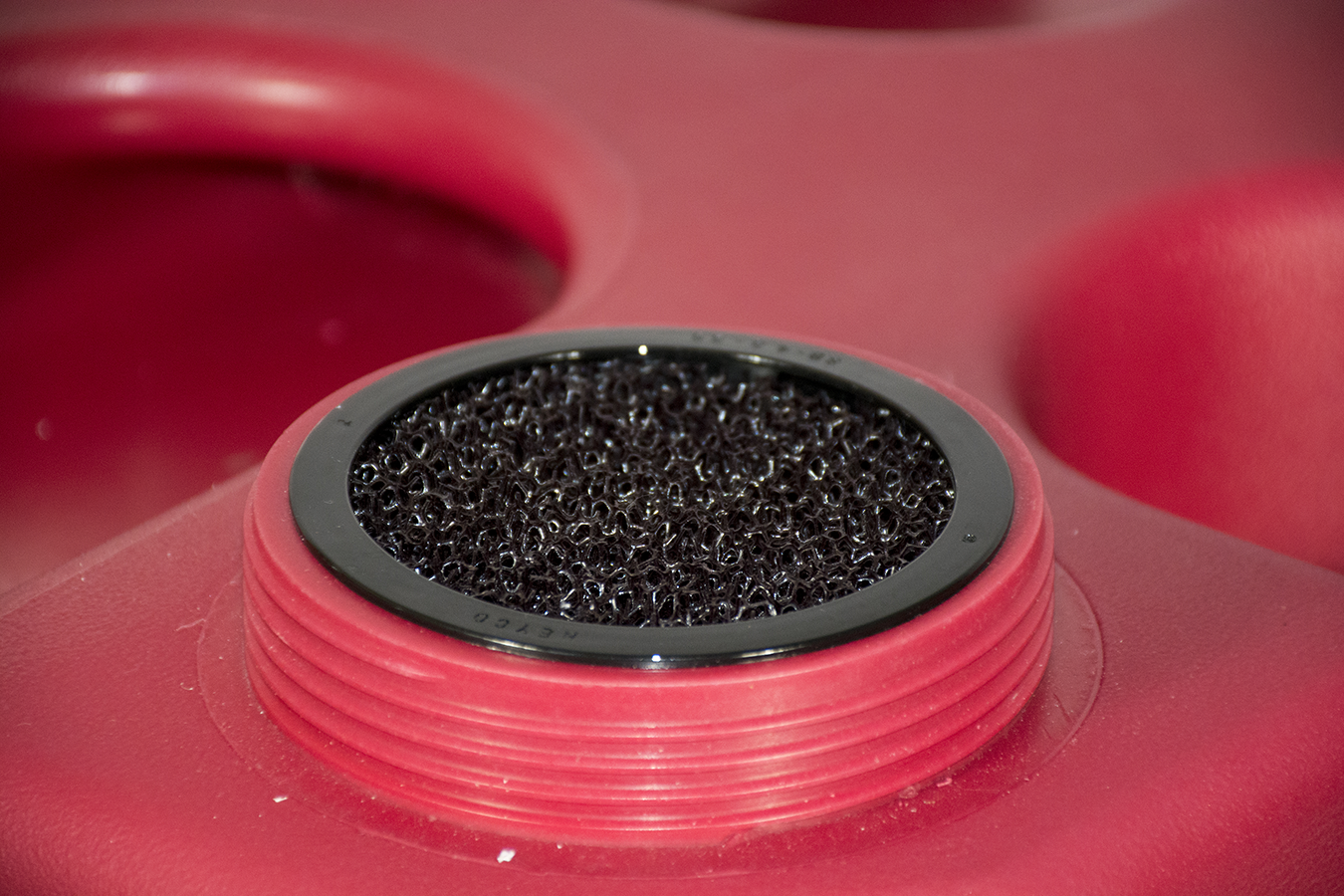 Oil-water separator gd pak series drain close up   