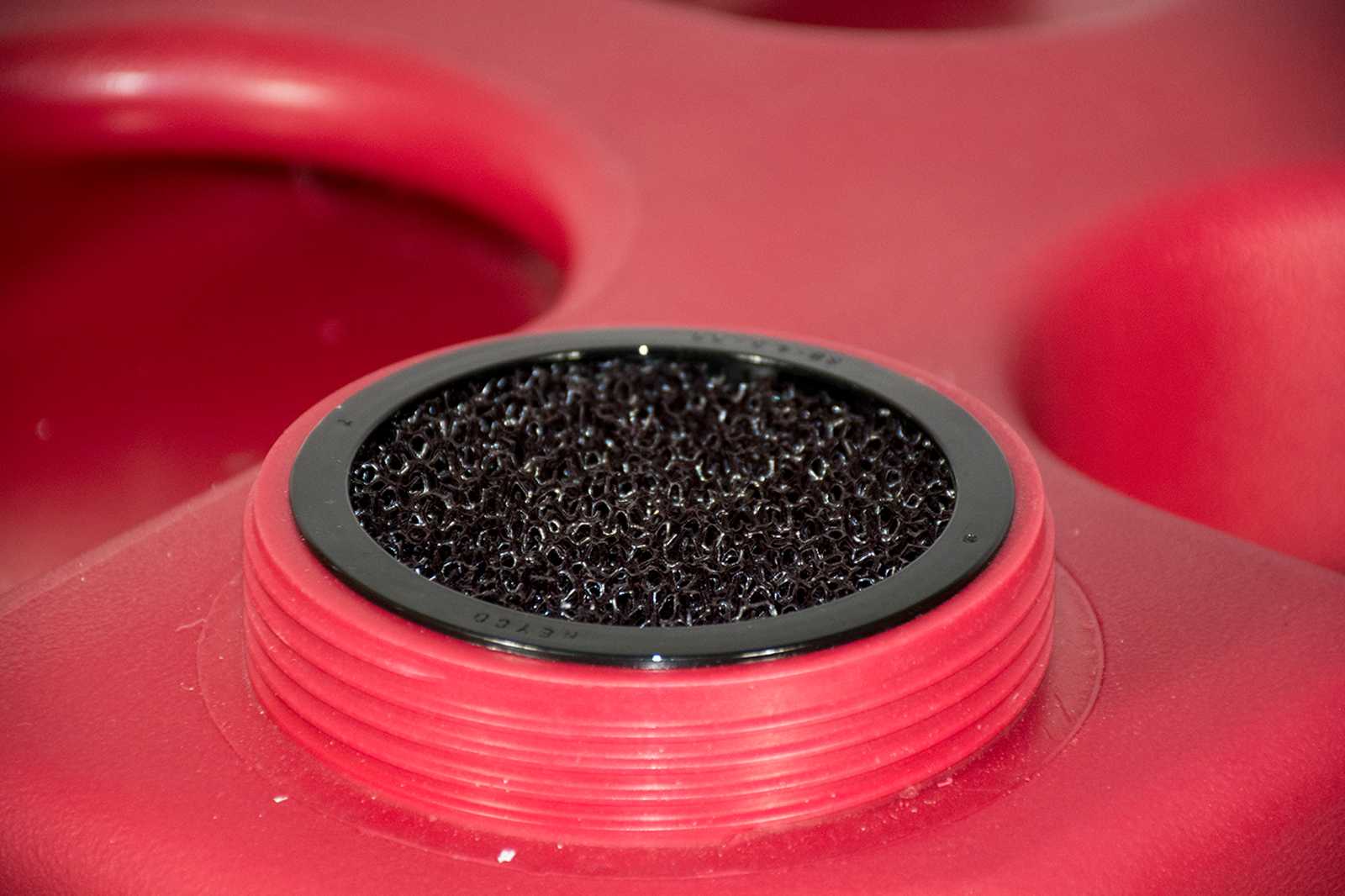Oil-water separator gd pak series drain close up