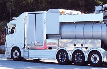Vacuum truck equiped with hibon truck blower for sewer treatment