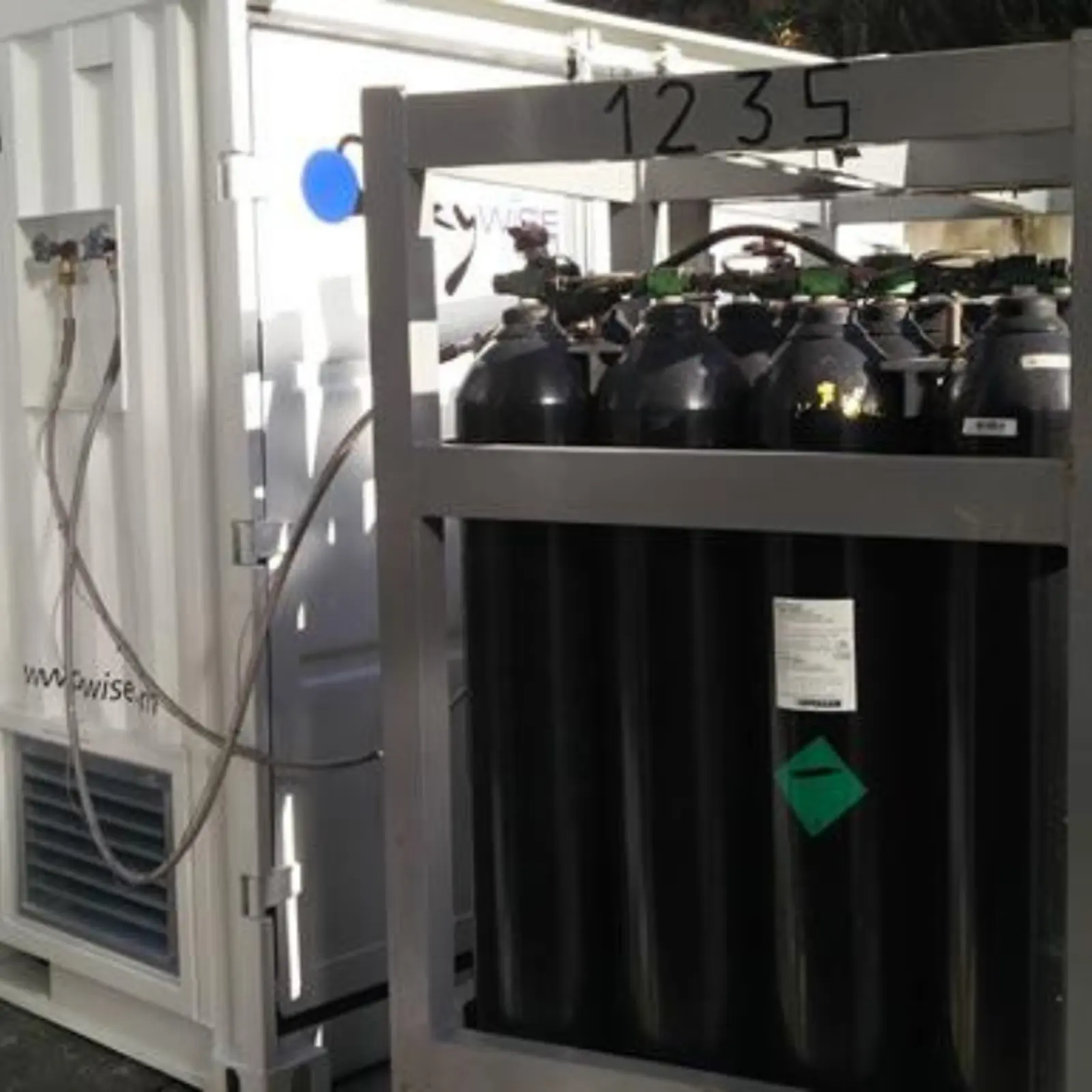lasergas-generator-built-in-a-container-running-in-portugal-ir-image-v1-123.png