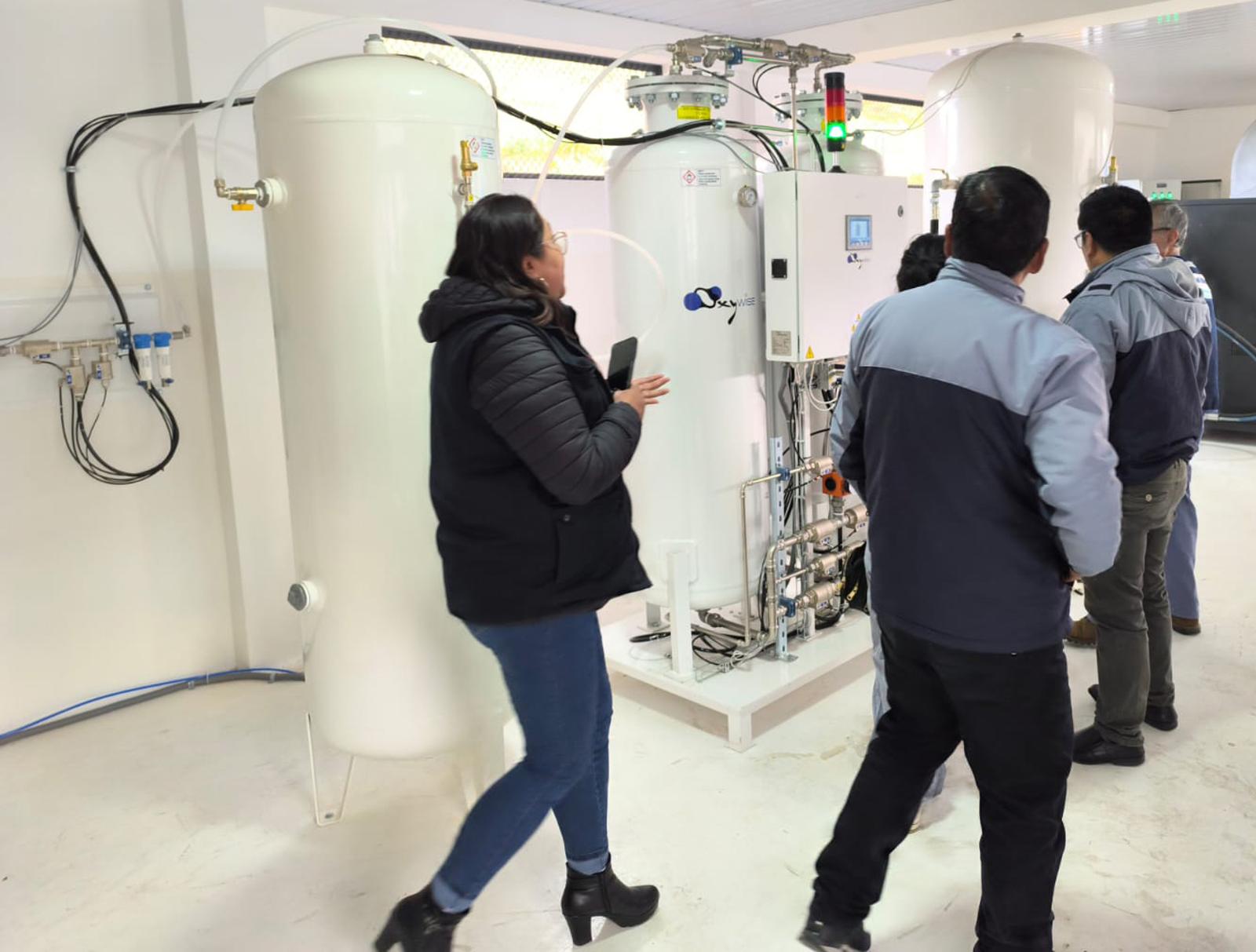 Oxywise-Team installiert effiziente Sauerstoffgeneratoren in einem Krankenhaus in Peru | Oxywise