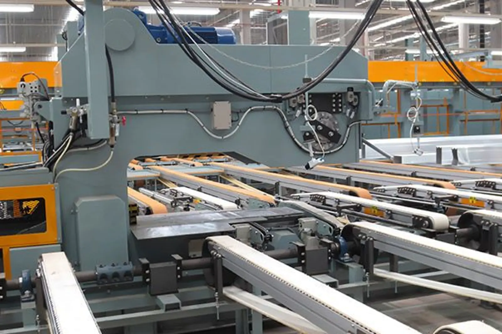 Factory Floor Vacuum Moulding Process Application