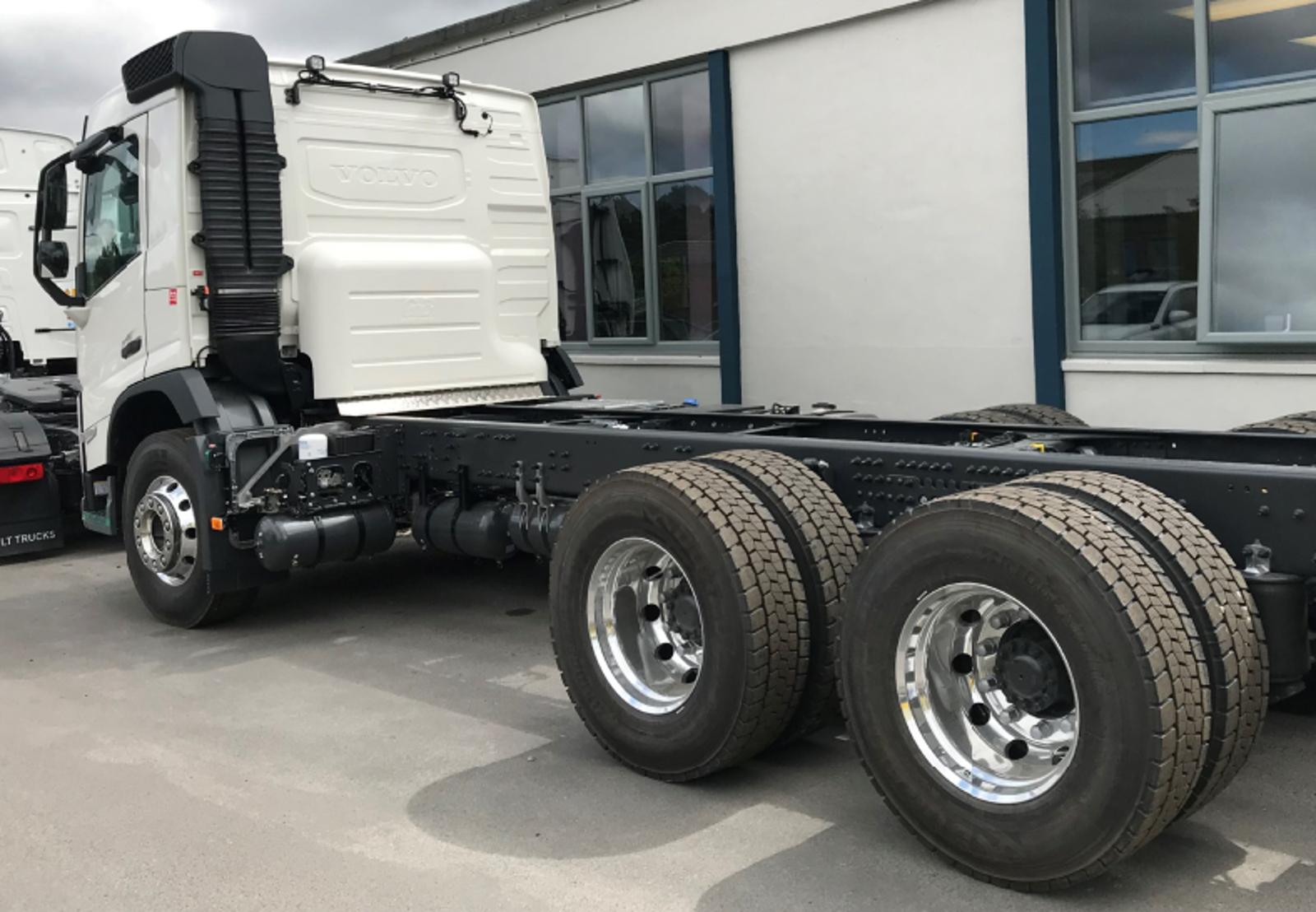 VOLVO RIGID CHASSIS ADR TRUCK UK nl