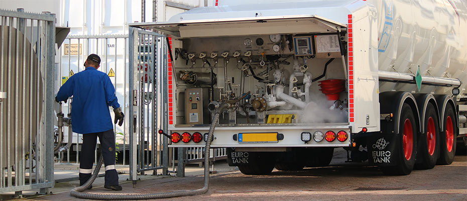 lngtanker-930x400 (1).jpg