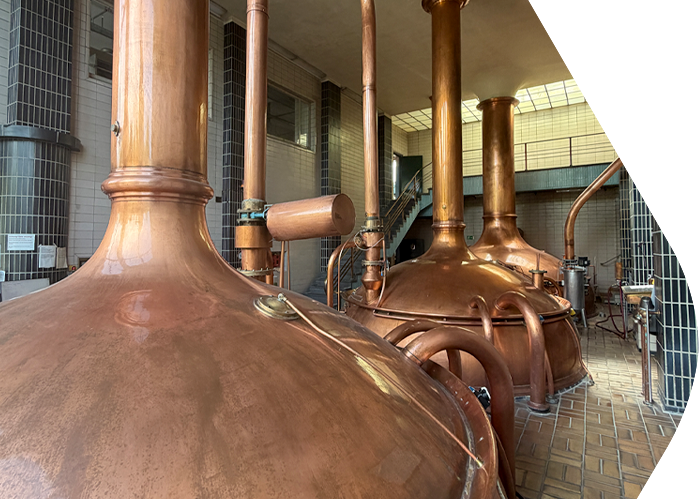 Brewing vessels used in brewery production processes supported by compressed air systems.
