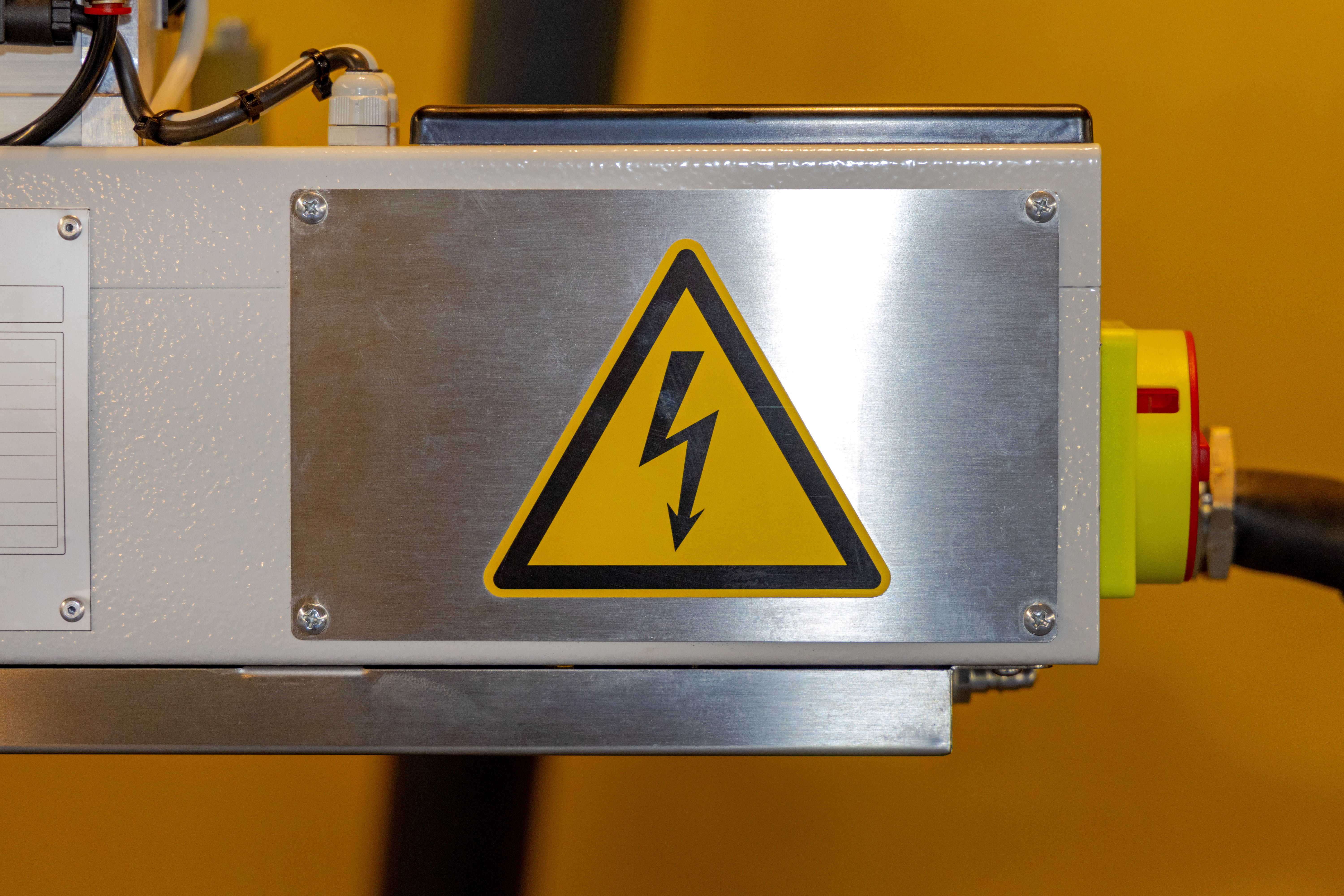 Ice machine pump voltage choice