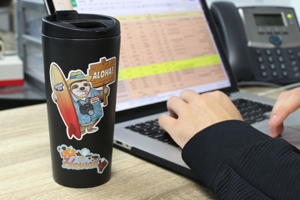 advertising sticky, sticky travels, sticky character, sticker, stickeryou, sloth, travelling sloth