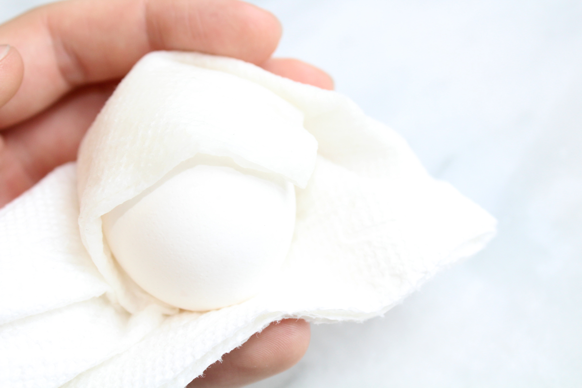 Applying custom temporary tattoos to eggs